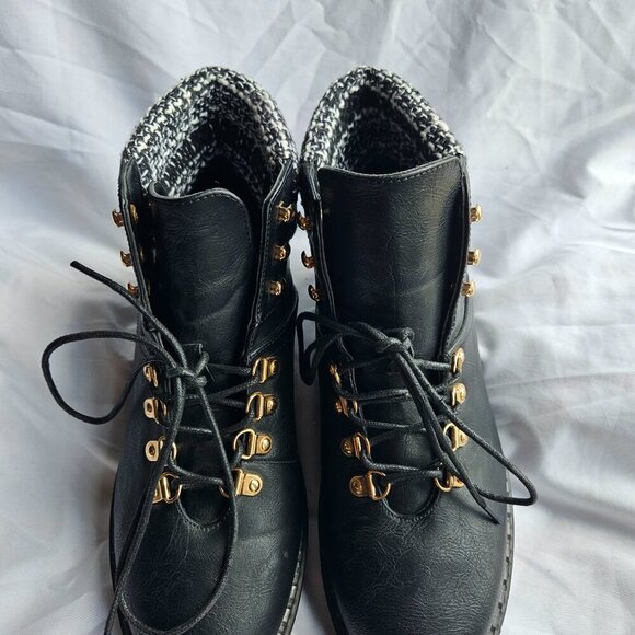 JustFab Women’s Rayln Lace-Up Black Chunky Boot 90’s Fashion Shoes Plaid Detail - Picture 5 of 11